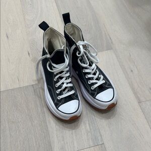 Like new Black and White converse platform High-Top Sneakers